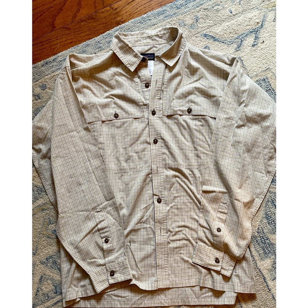 SOLD Patagonia men’s button down gingham size Large